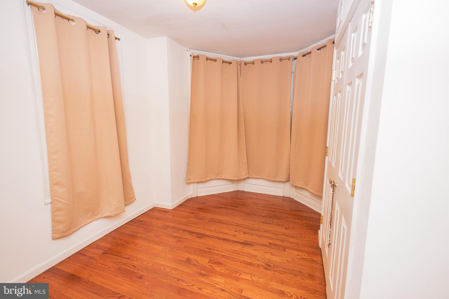 1713 Fontain St Property Photo 13