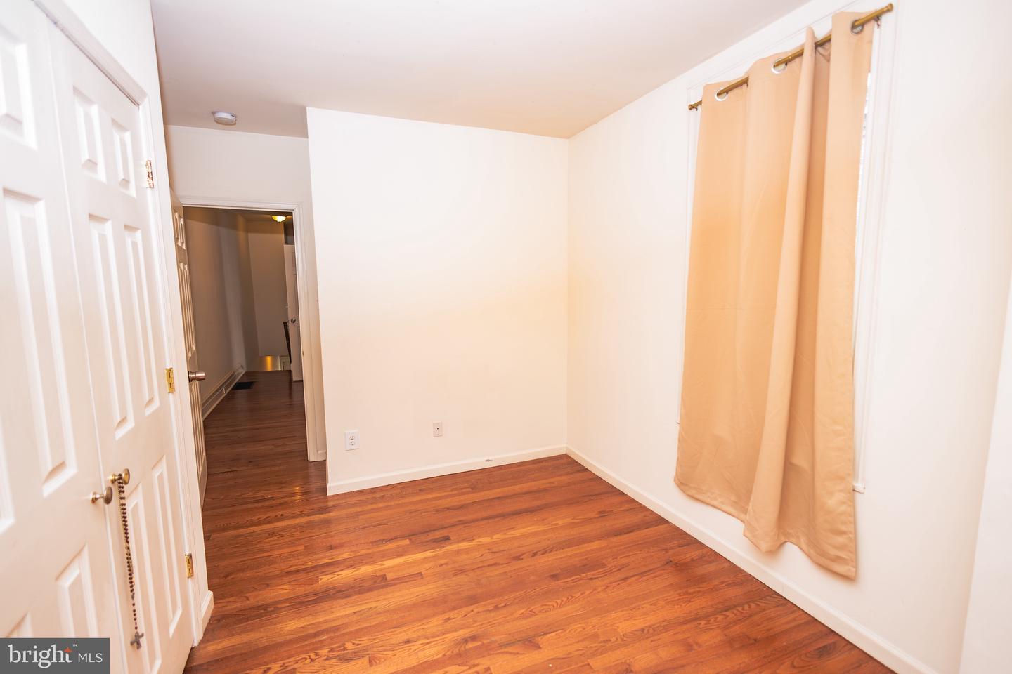 1713 Fontain St Property Photo 14