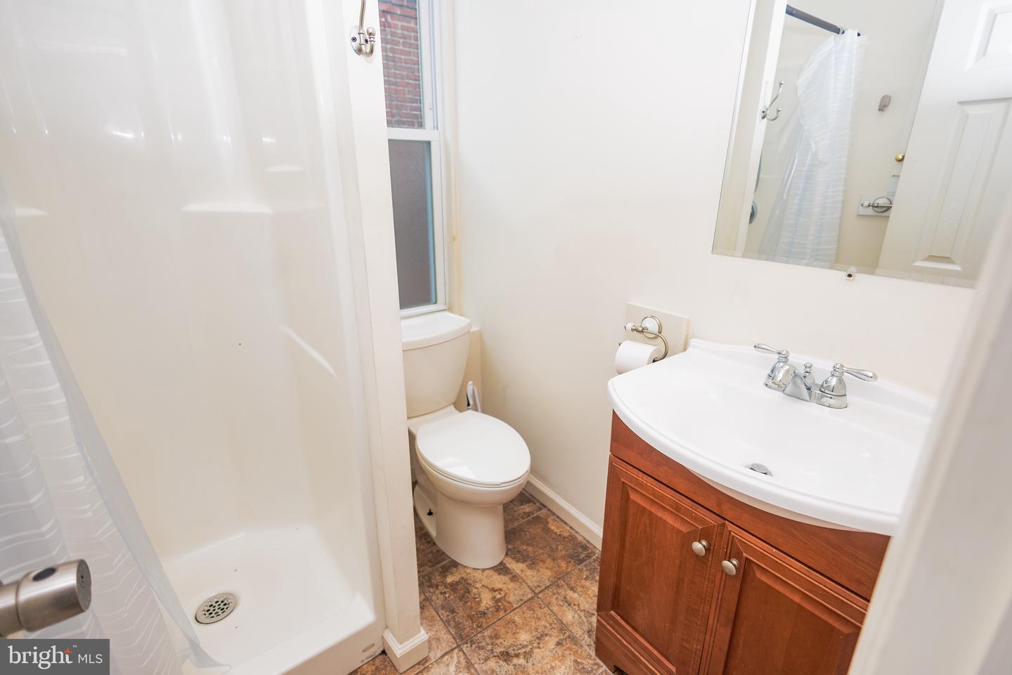 1713 Fontain St Property Photo 15