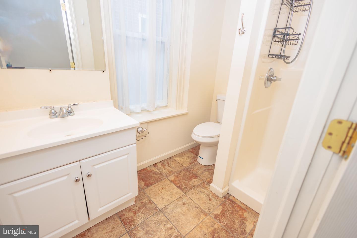 1713 Fontain St Property Photo 18