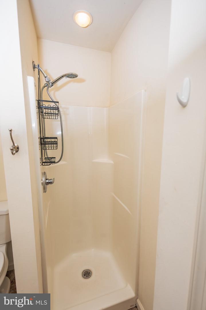 1713 Fontain St Property Photo 19