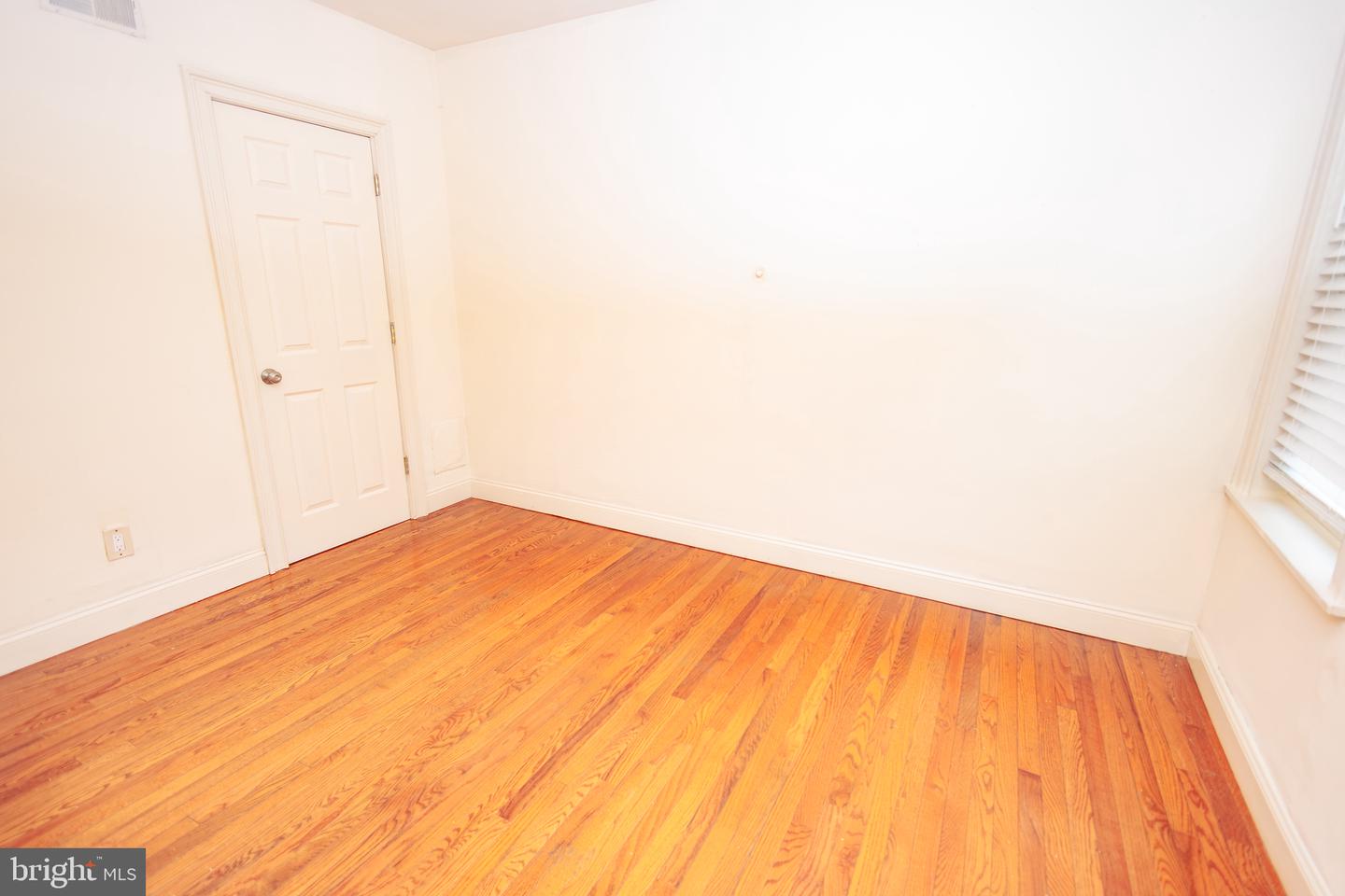 1713 Fontain St Property Photo 20