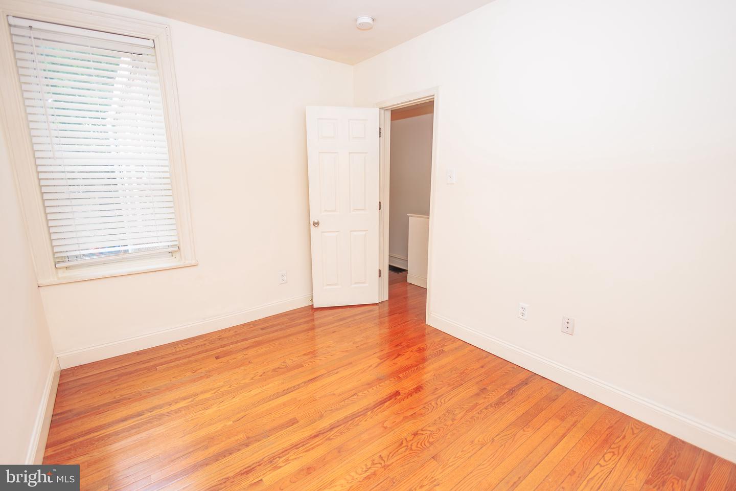 1713 Fontain St Property Photo 21