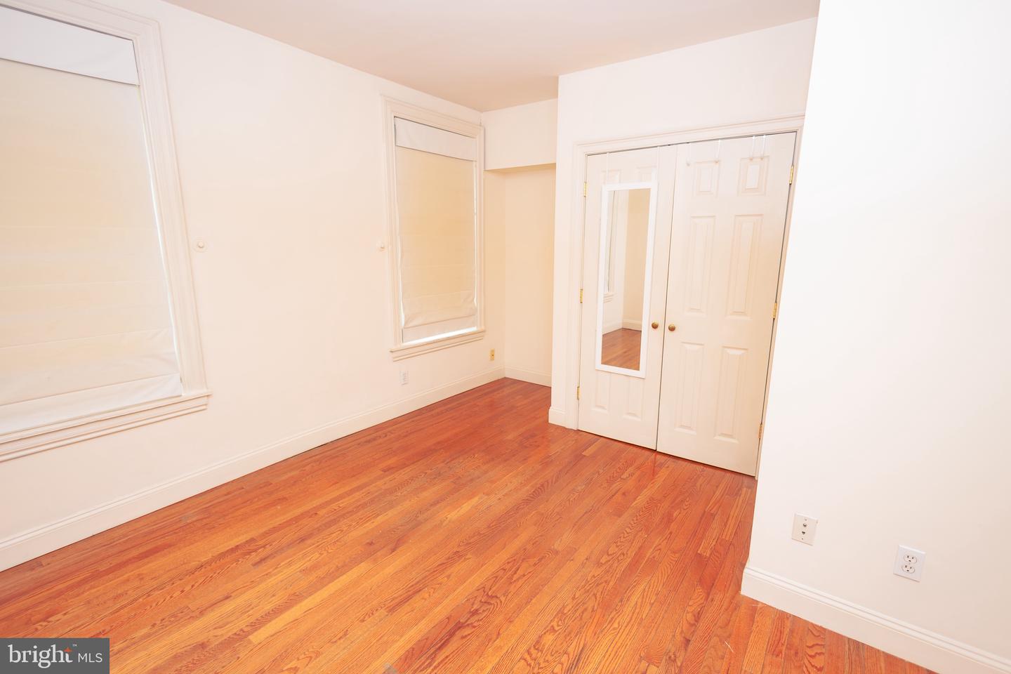 1713 Fontain St Property Photo 22
