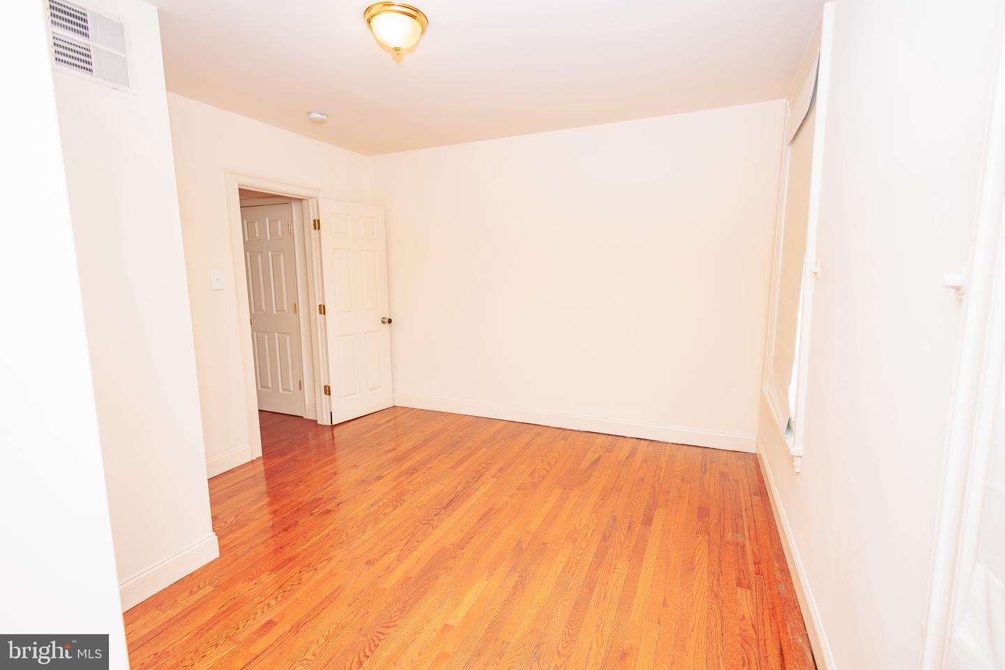 1713 Fontain St Property Photo 23