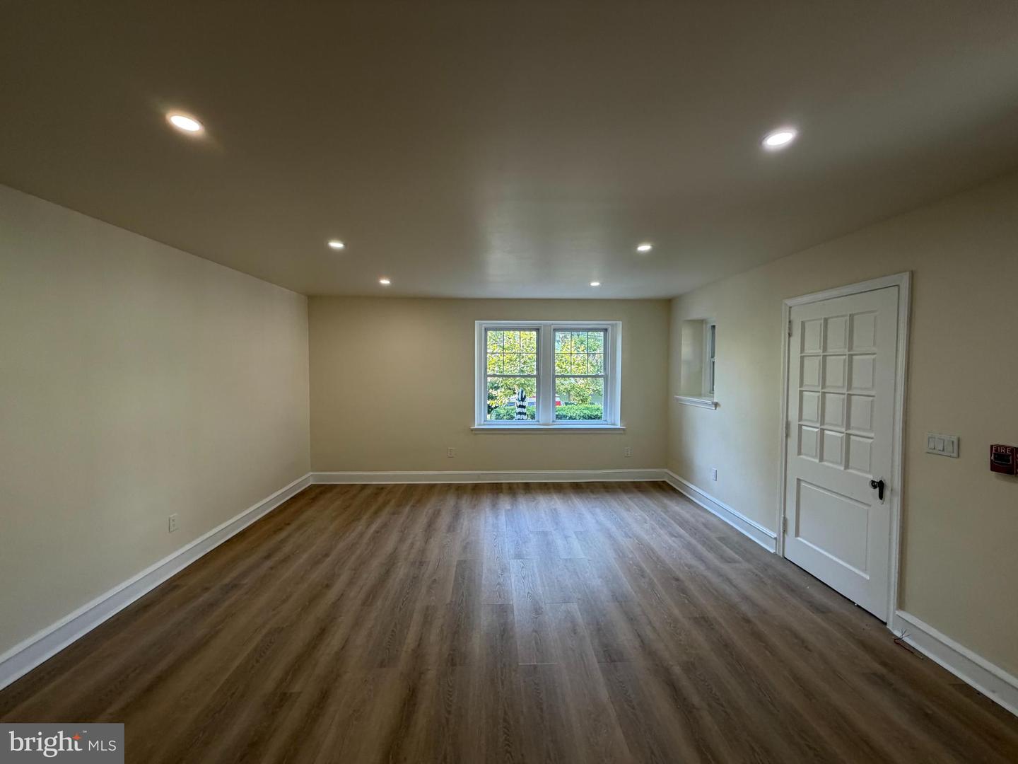 1651 W Grange Ave Property Photo 2