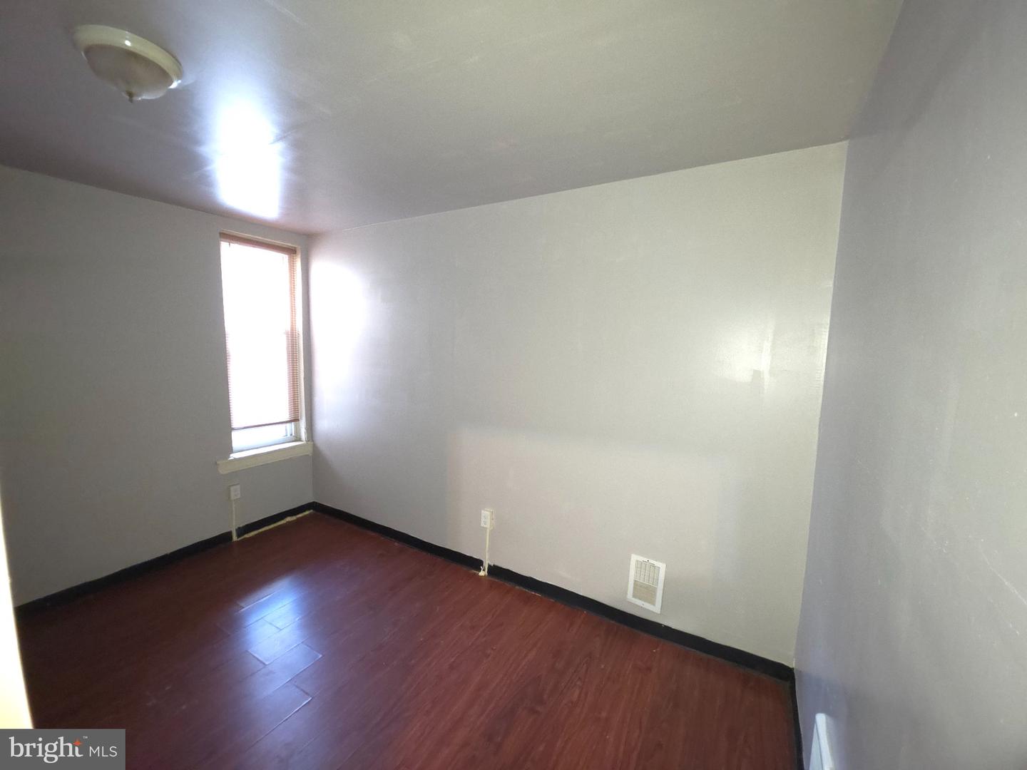 1408 W Clearfield St Property Photo 8