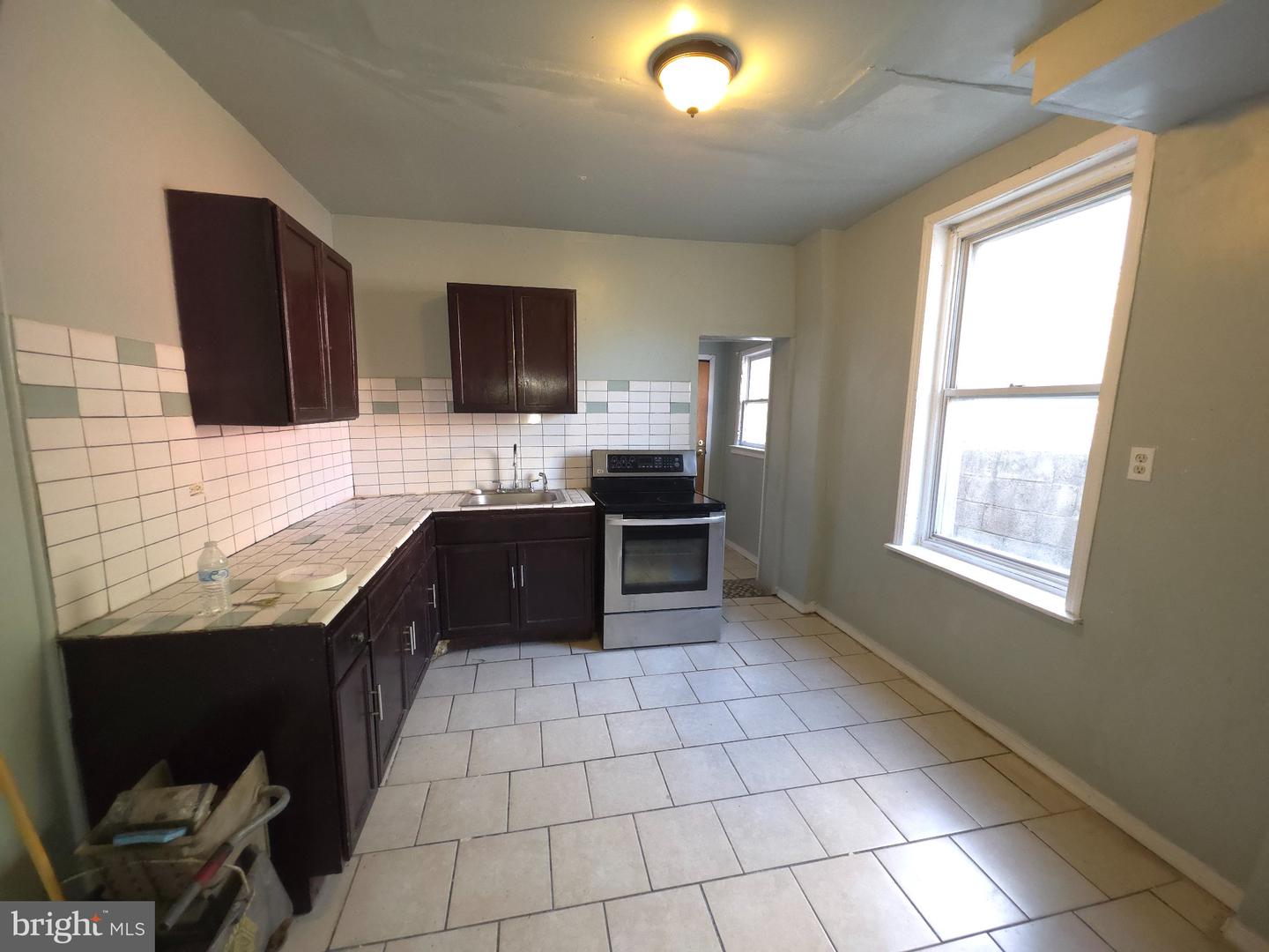 1408 W Clearfield St Property Photo 9