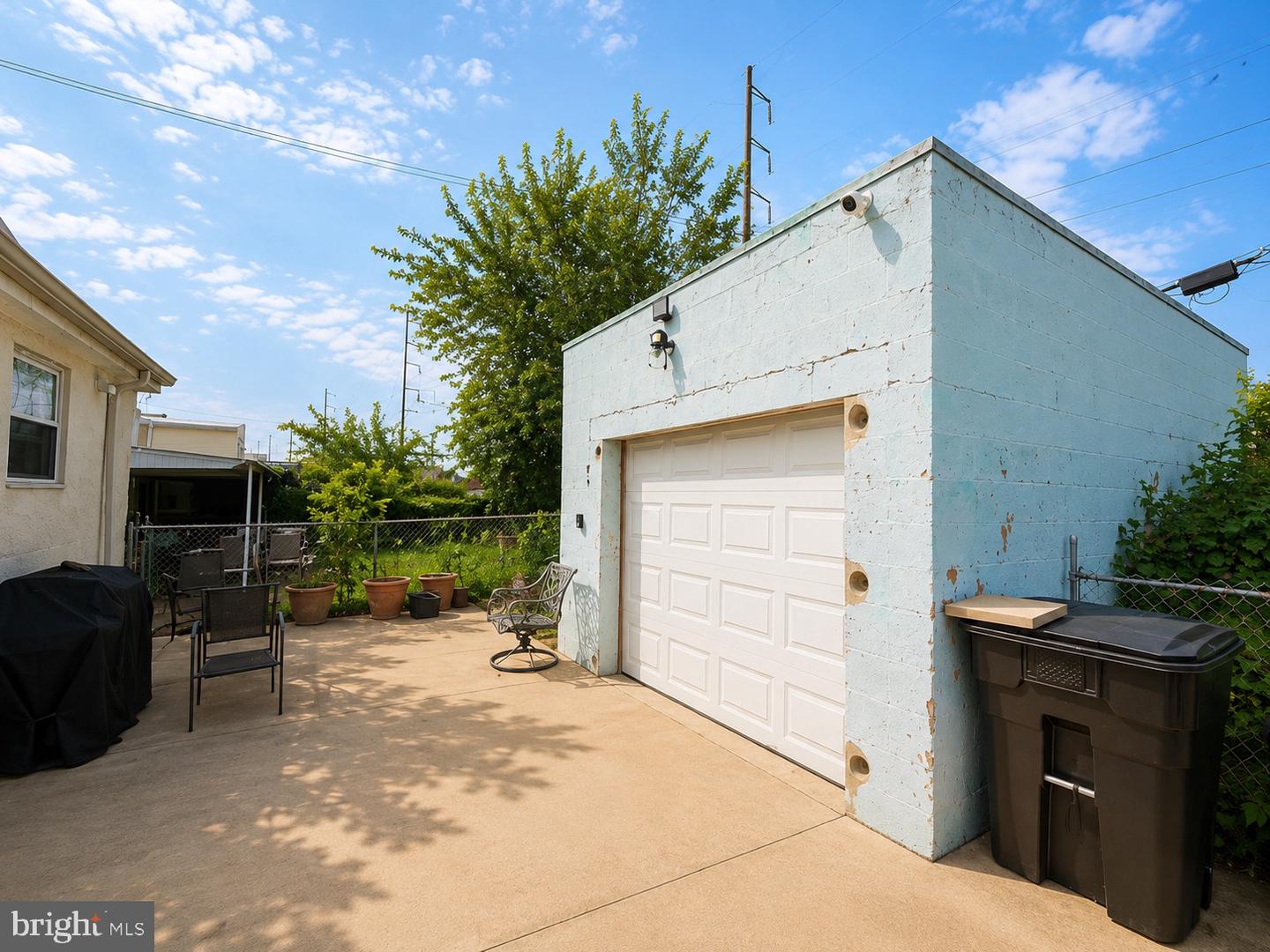 4634 James St Property Photo 4