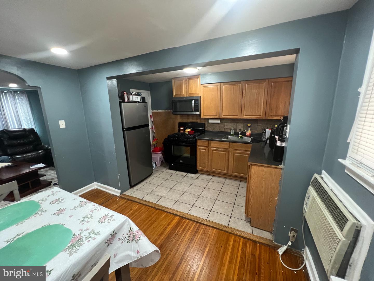 5445 Marsden St Property Photo 9
