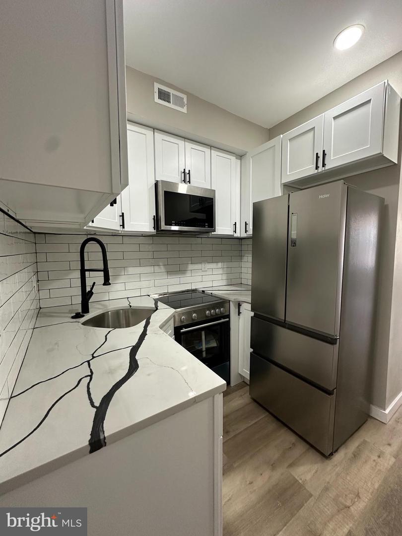 632 South St #apt 1 Property Photo 2