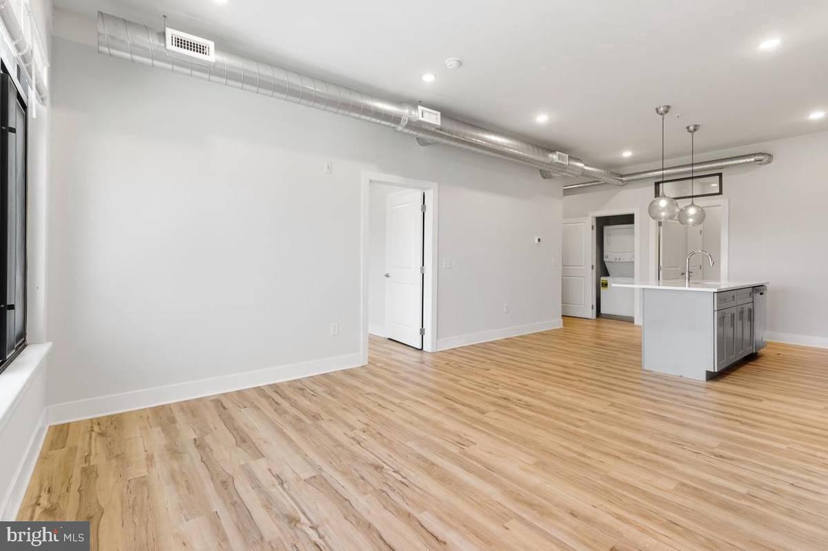 2440 Kensington Ave #102 Property Photo 6