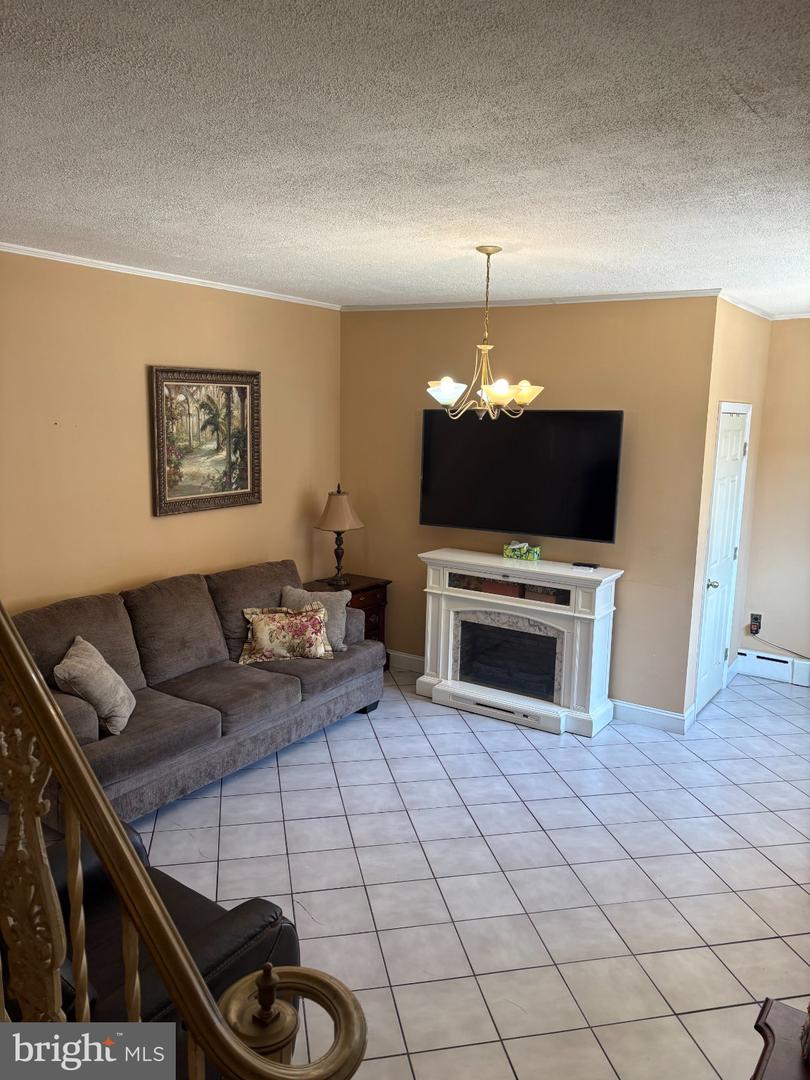 1127 Mifflin St Property Photo 2