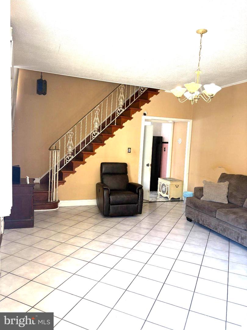 1127 Mifflin St Property Photo 4