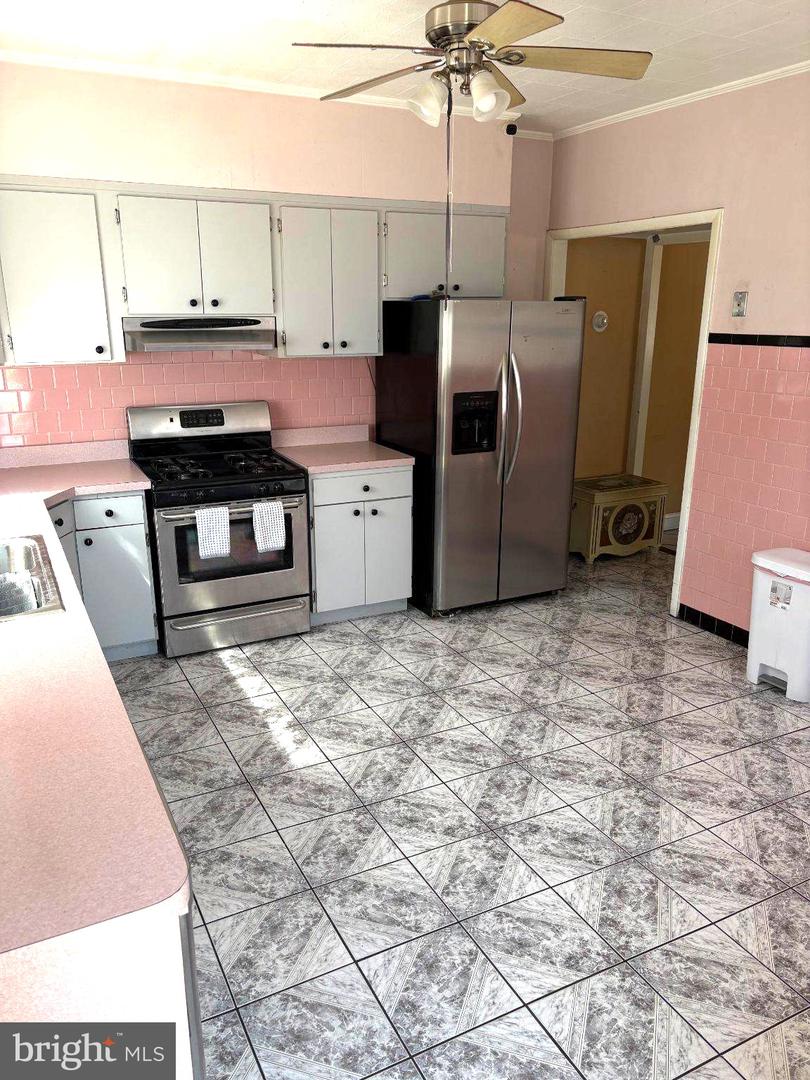 1127 Mifflin St Property Photo 7