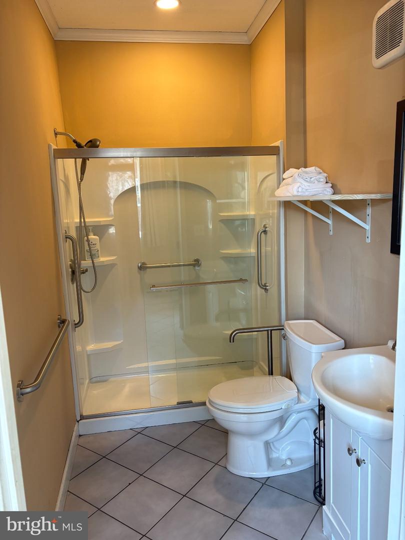 1127 Mifflin St Property Photo 10