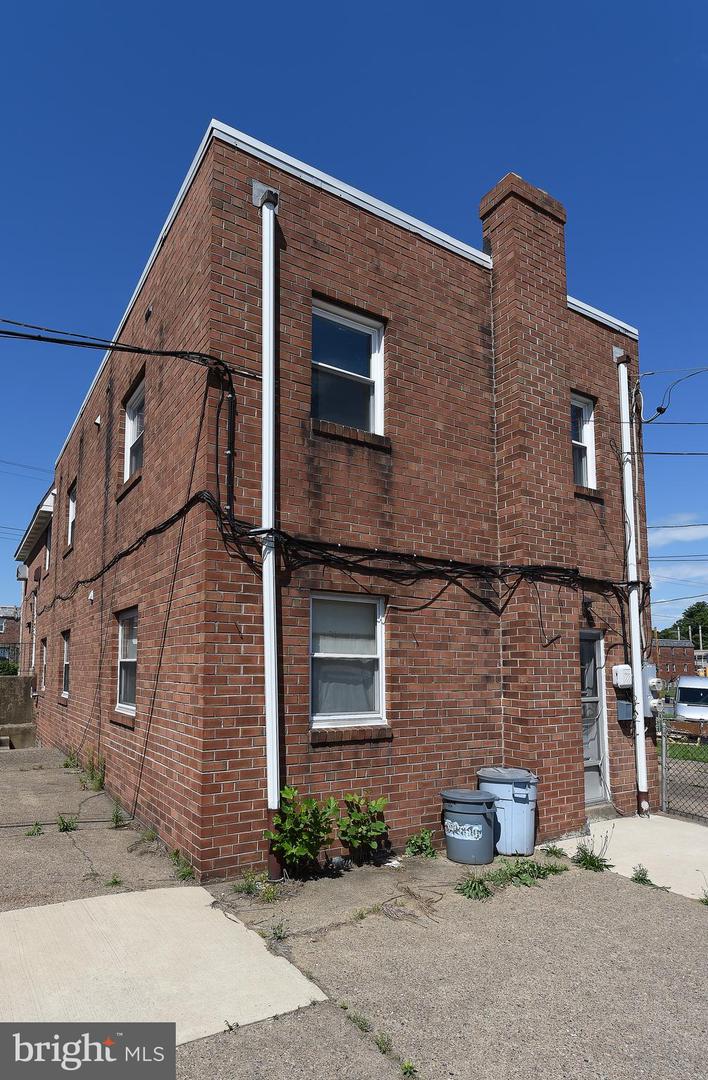 597 Adams Ave Property Photo 3