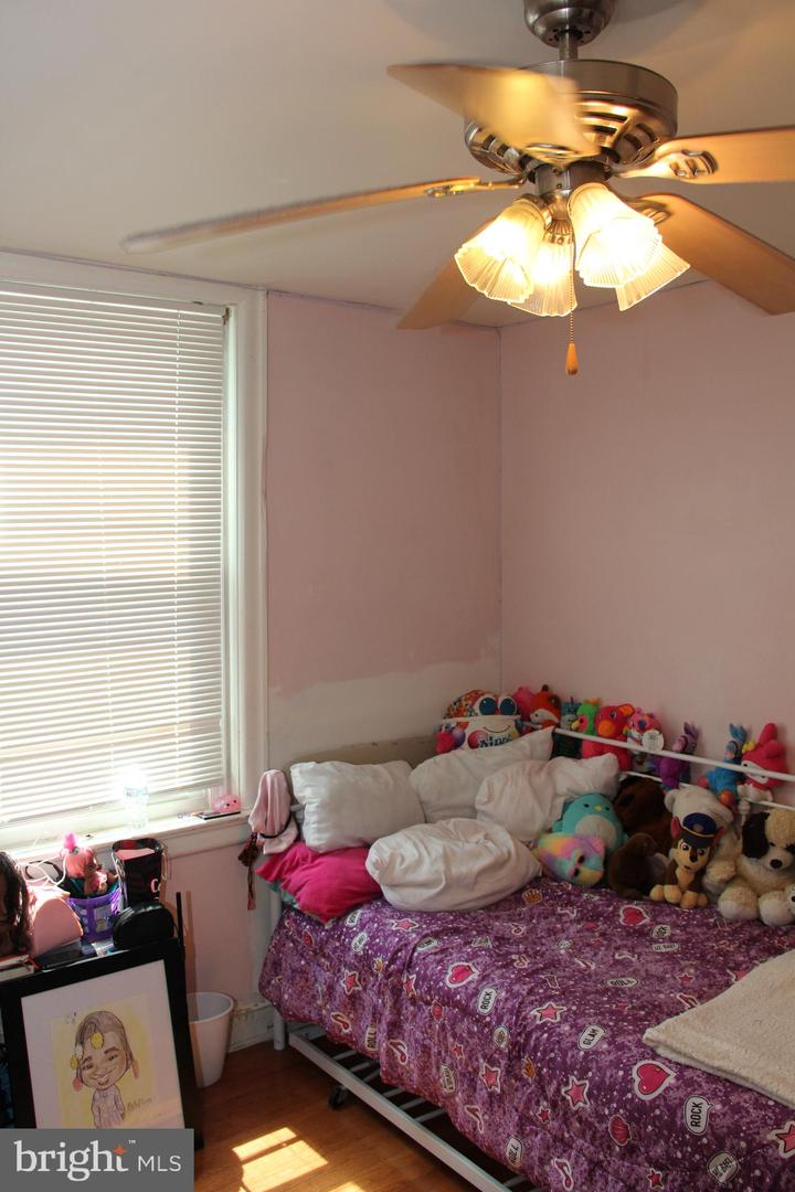 5439 Oakland St Property Photo 5