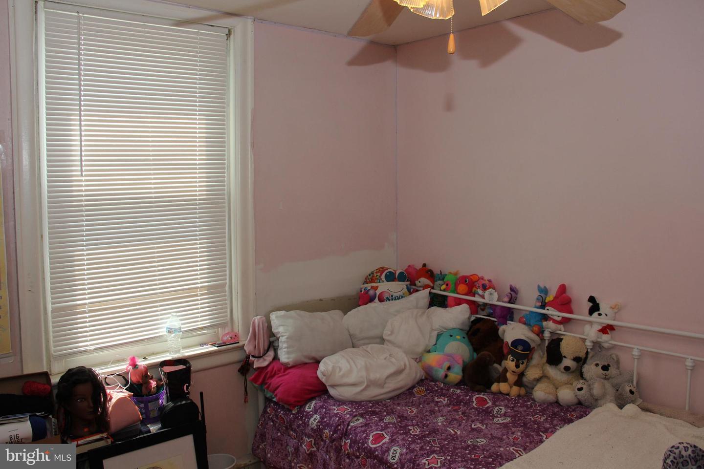 5439 Oakland St Property Photo 6