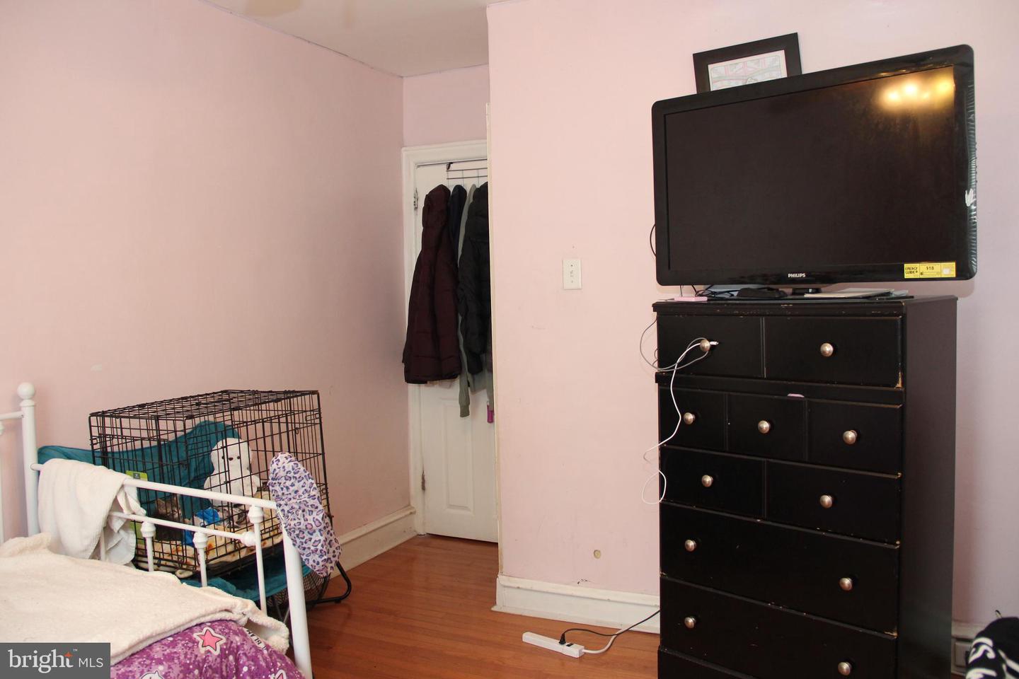 5439 Oakland St Property Photo 8