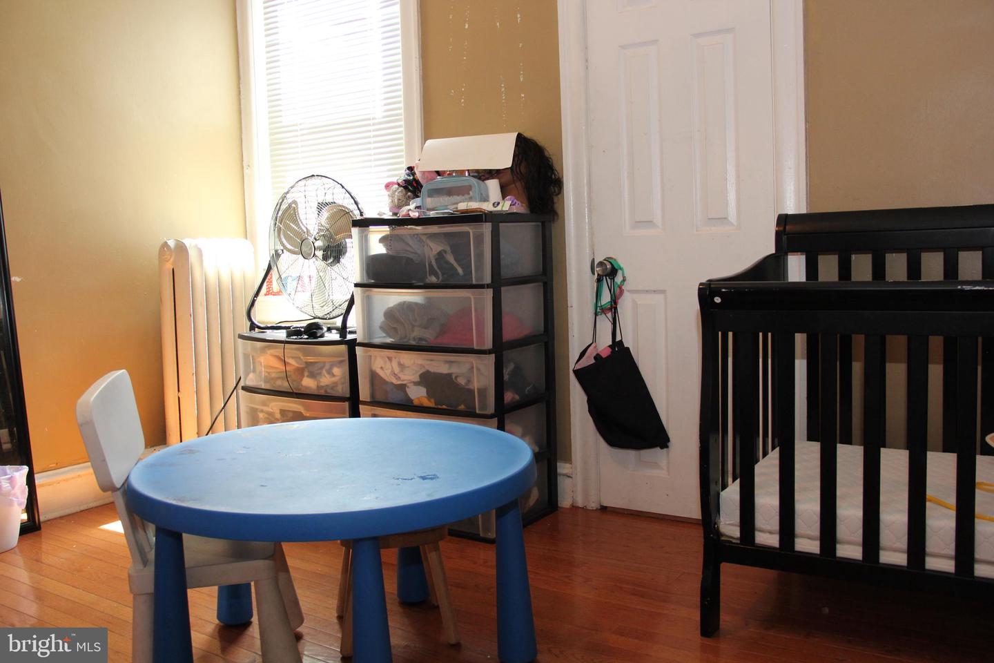 5439 Oakland St Property Photo 9