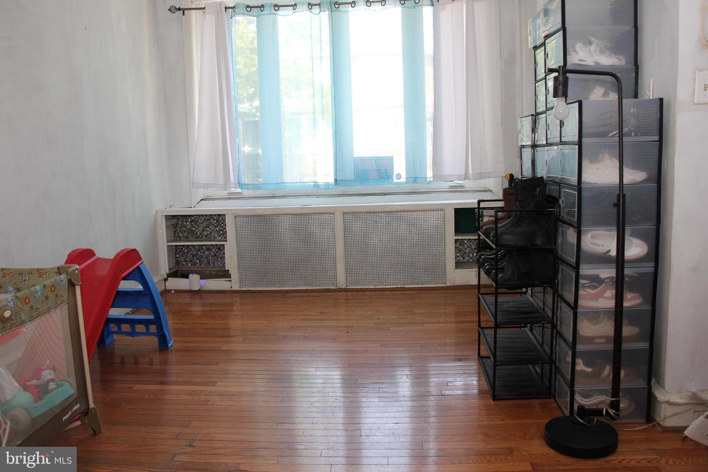5439 Oakland St Property Photo 18