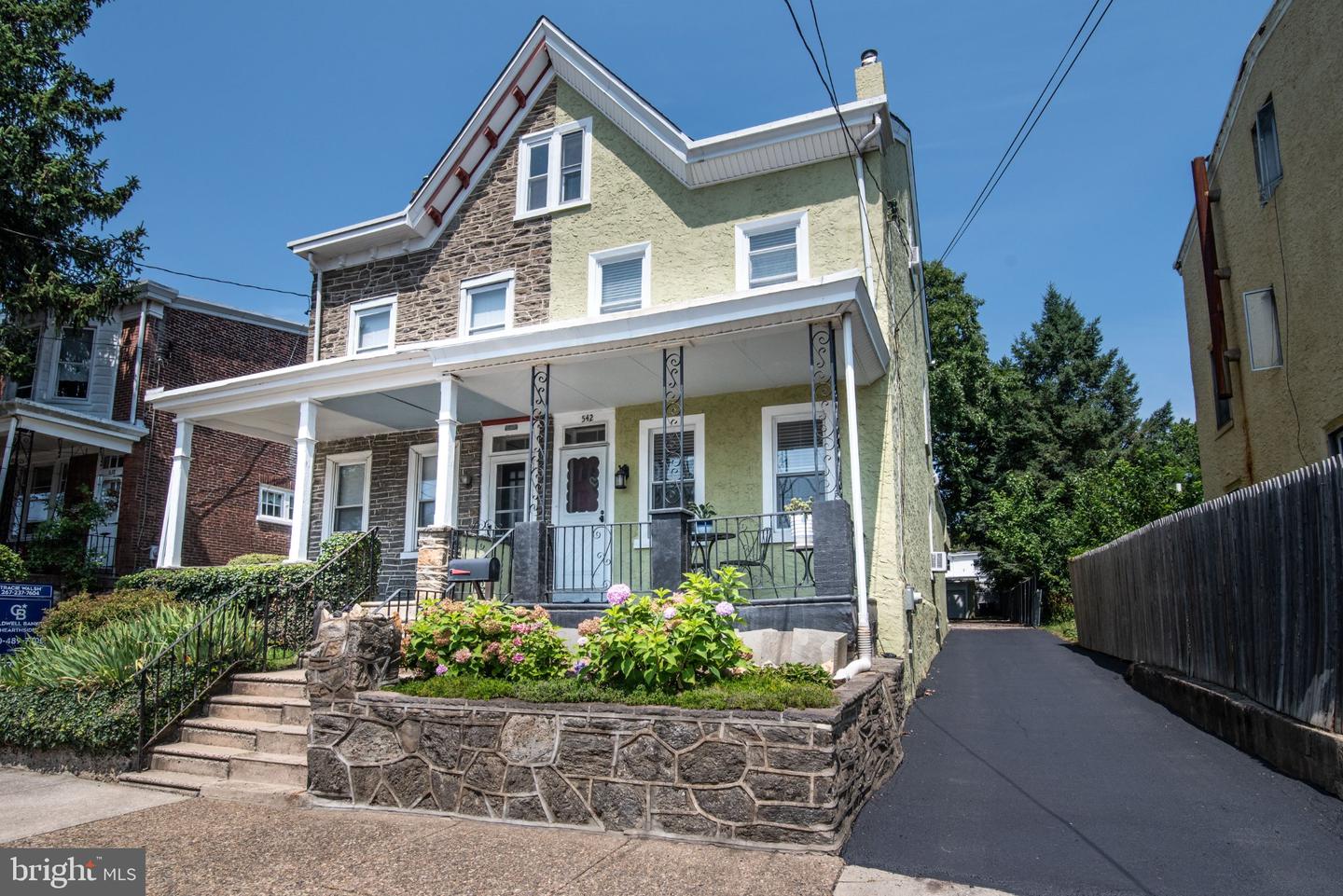 542 DUPONT ST