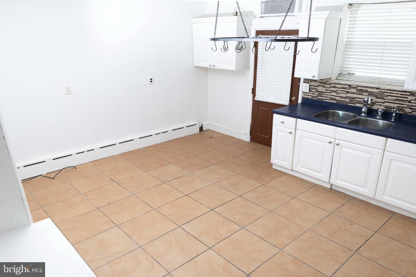 5943 Greenway Ave Property Photo 7