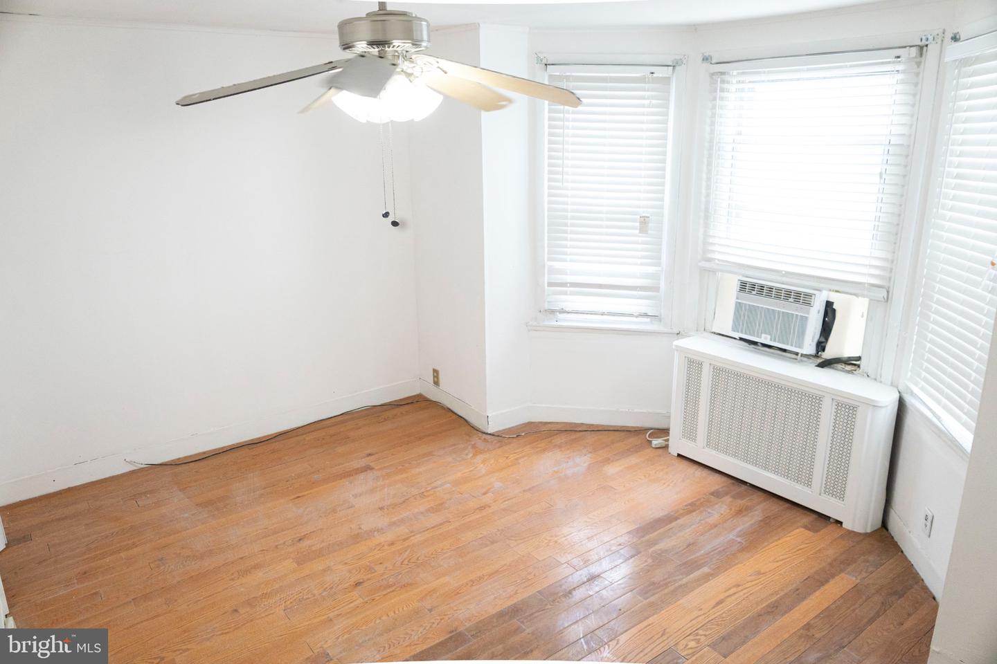 5943 Greenway Ave Property Photo 9