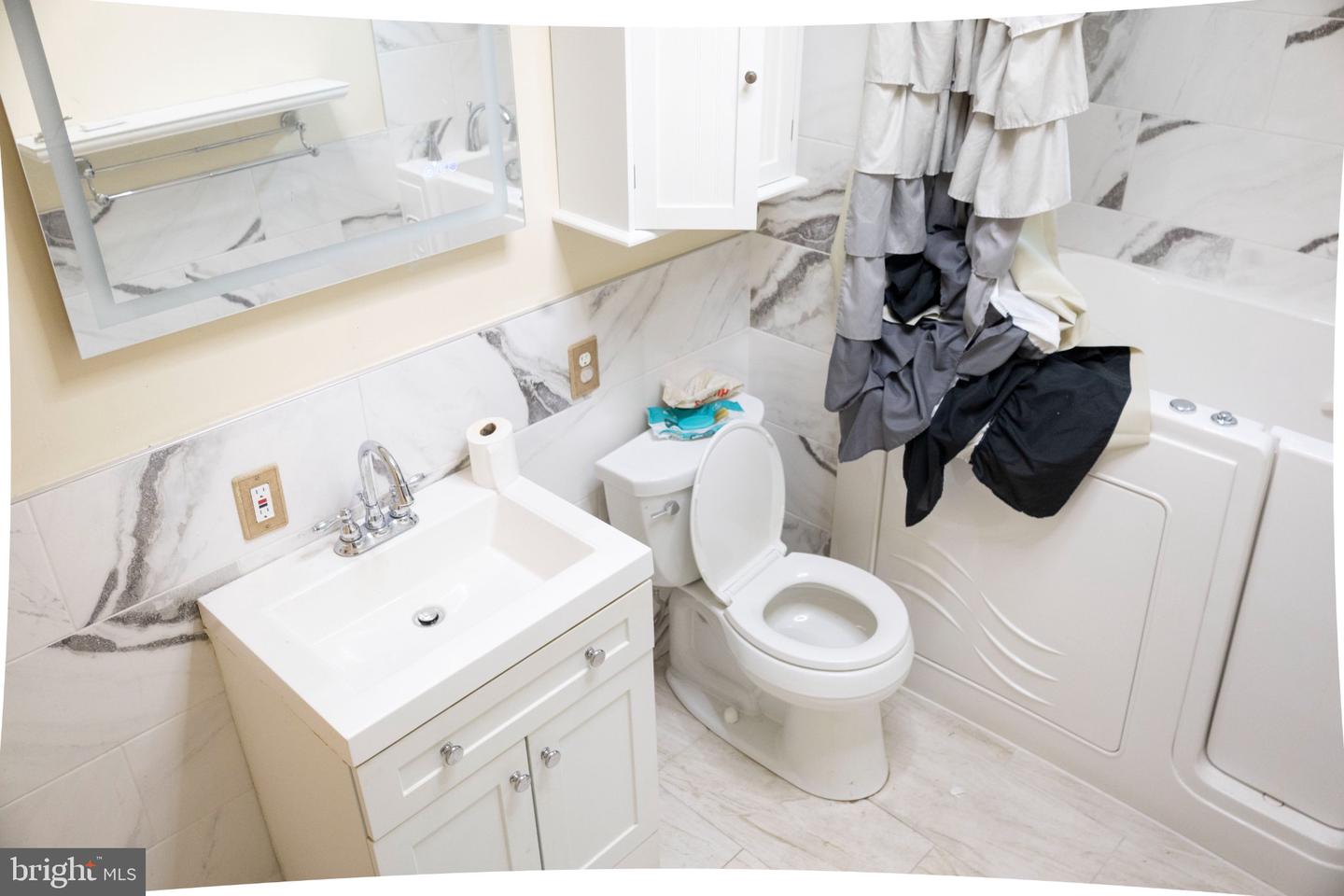 5943 Greenway Ave Property Photo 12