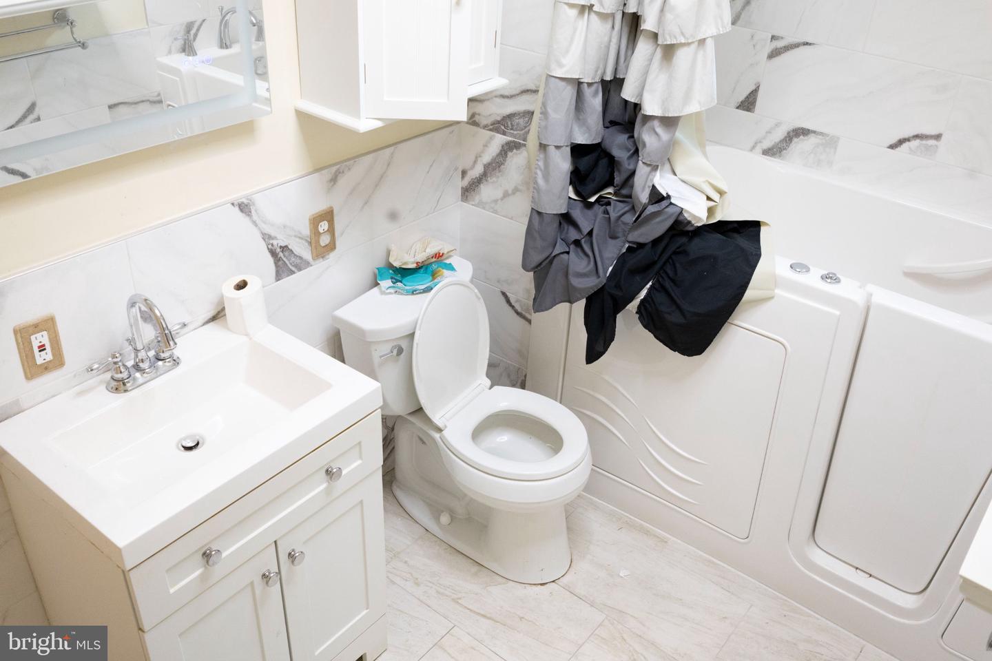 5943 Greenway Ave Property Photo 13