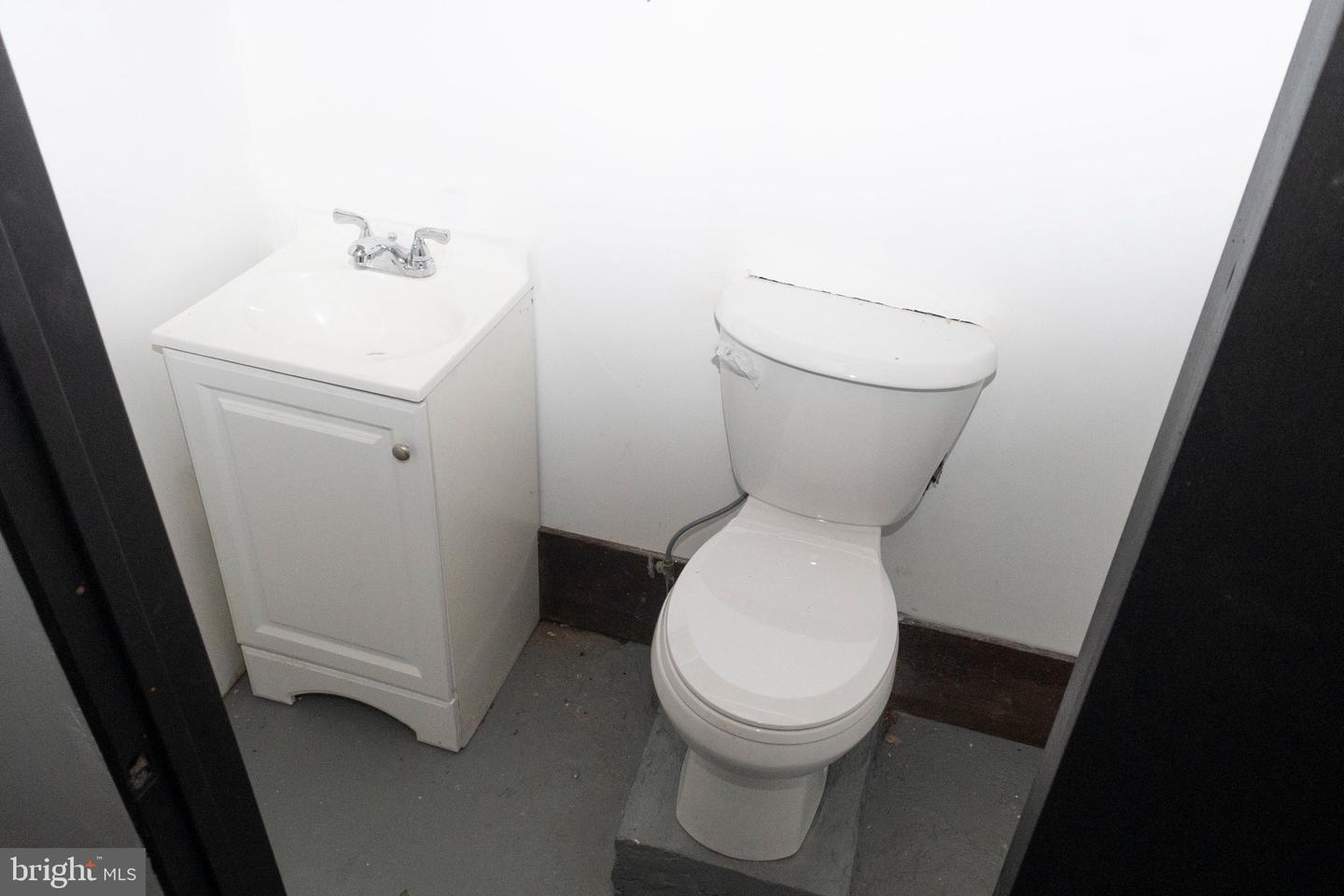 5943 Greenway Ave Property Photo 25