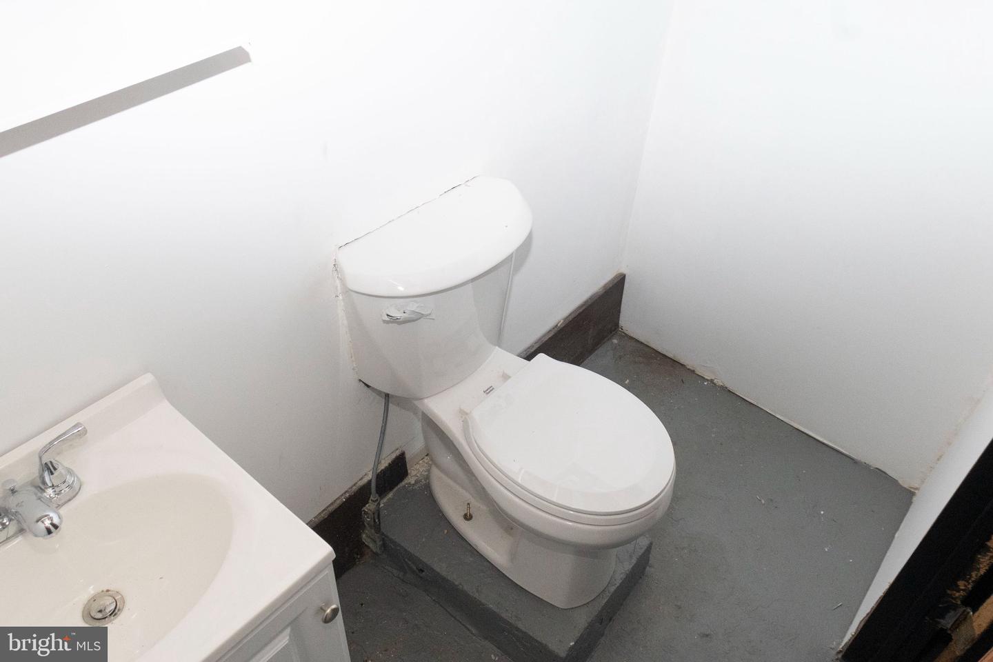 5943 Greenway Ave Property Photo 26