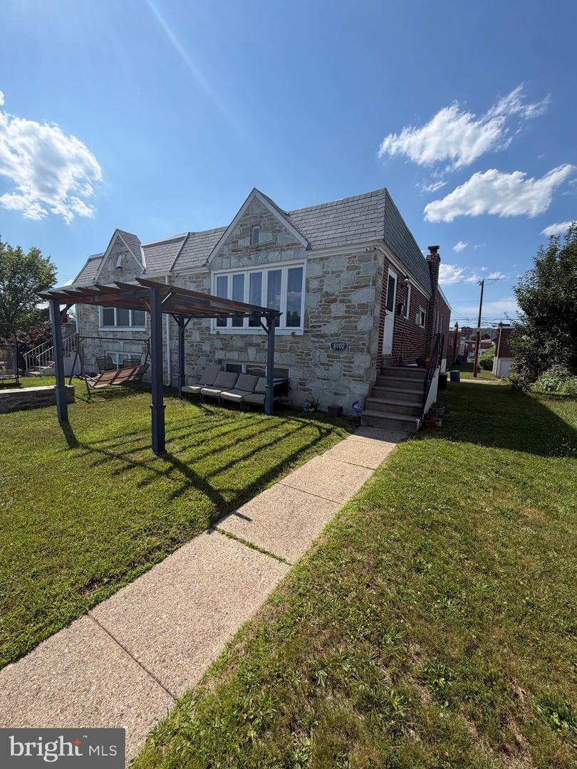8902 BLUE GRASS RD Property Photo 1