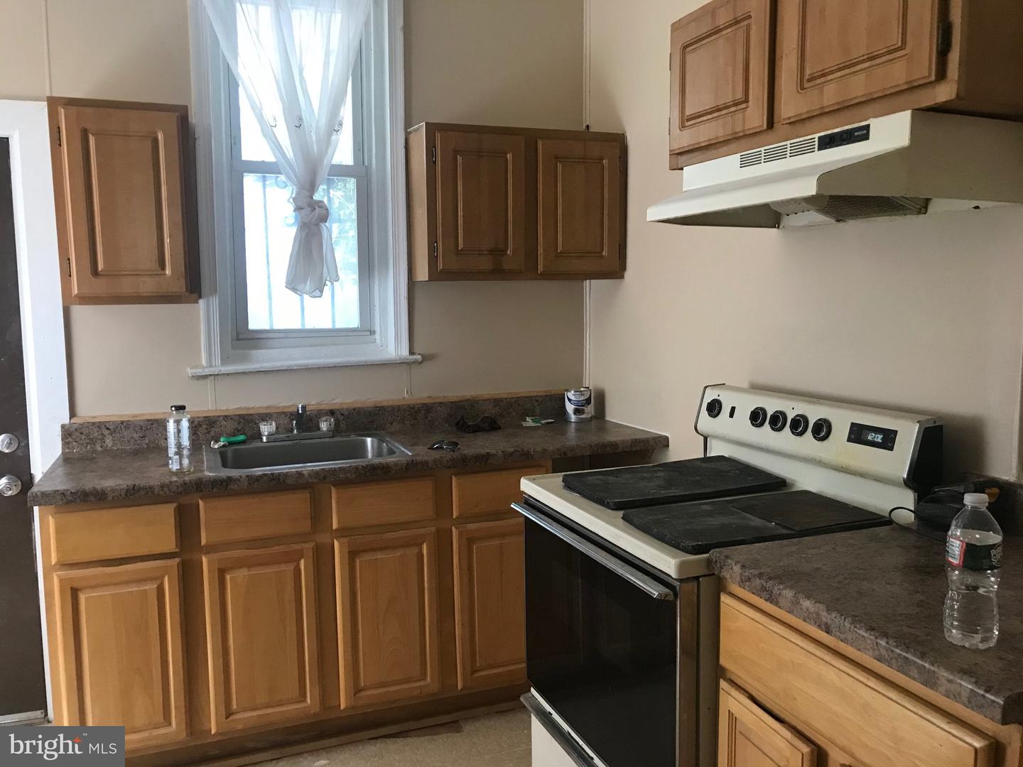 2842 N Taney St Property Photo 2