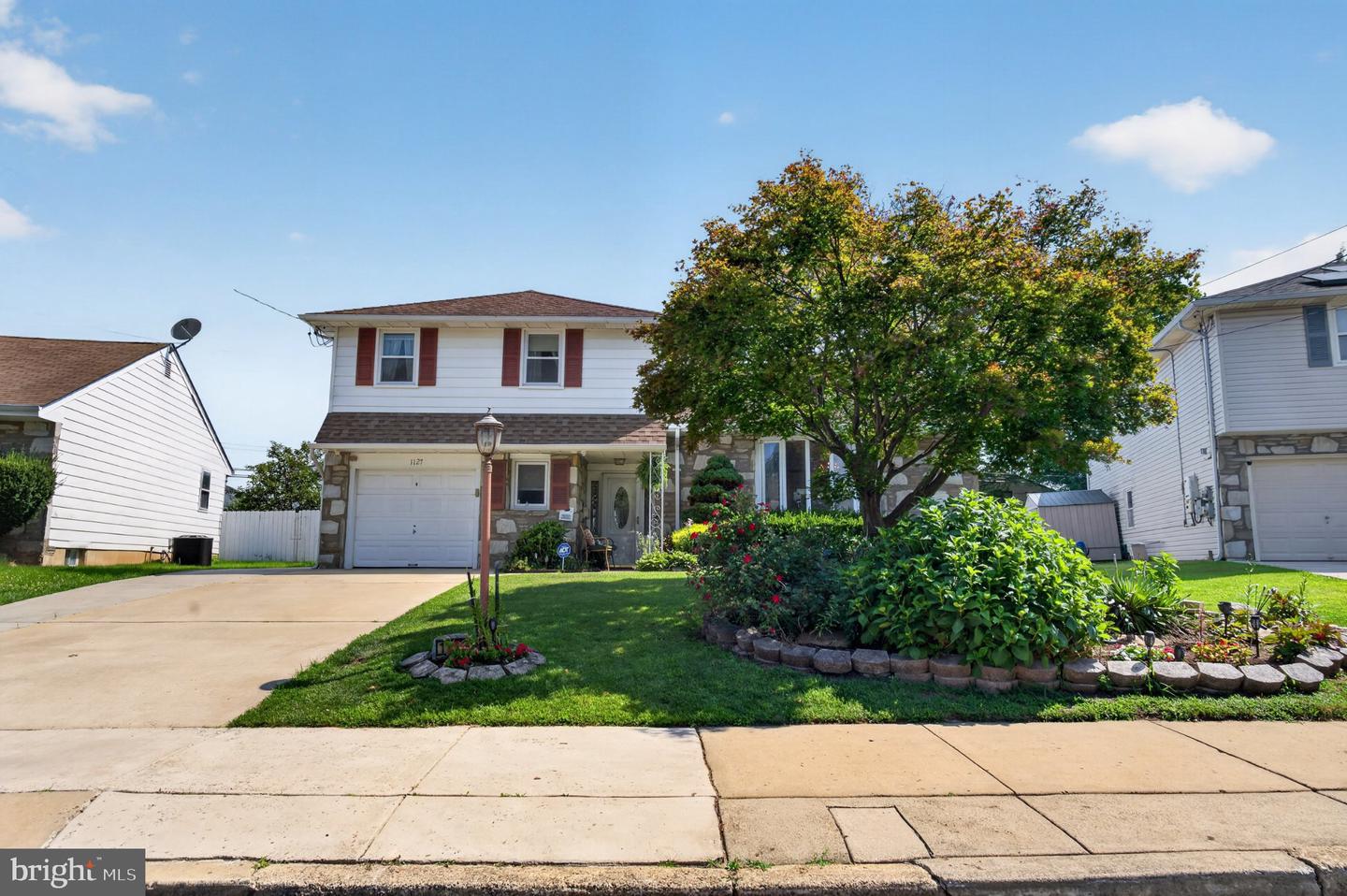 1127 Hower Ln Property Photo 1
