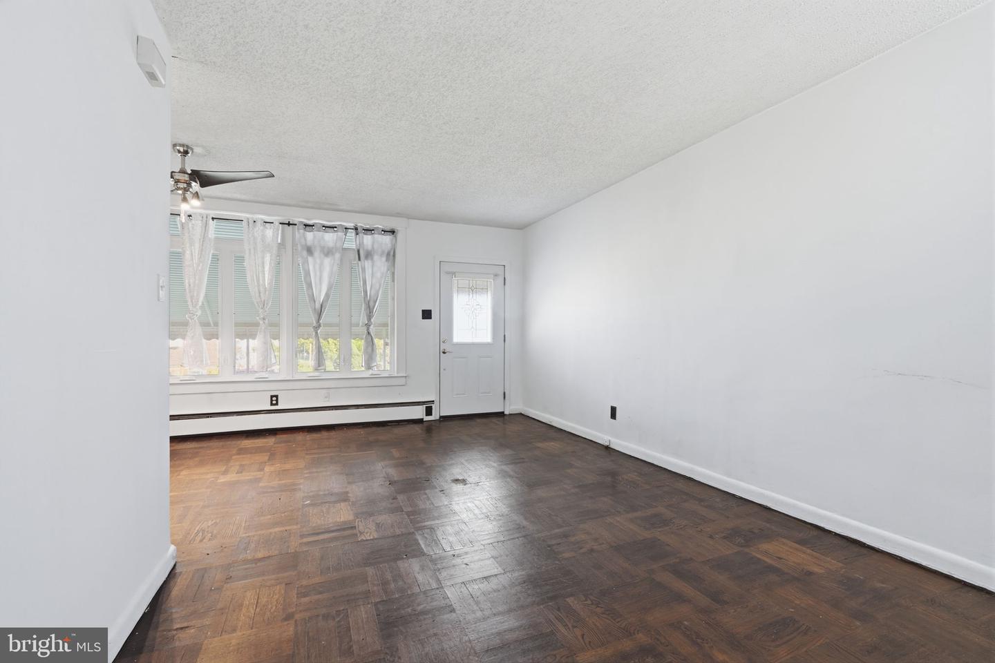 8502 Frontenac St Property Photo 5