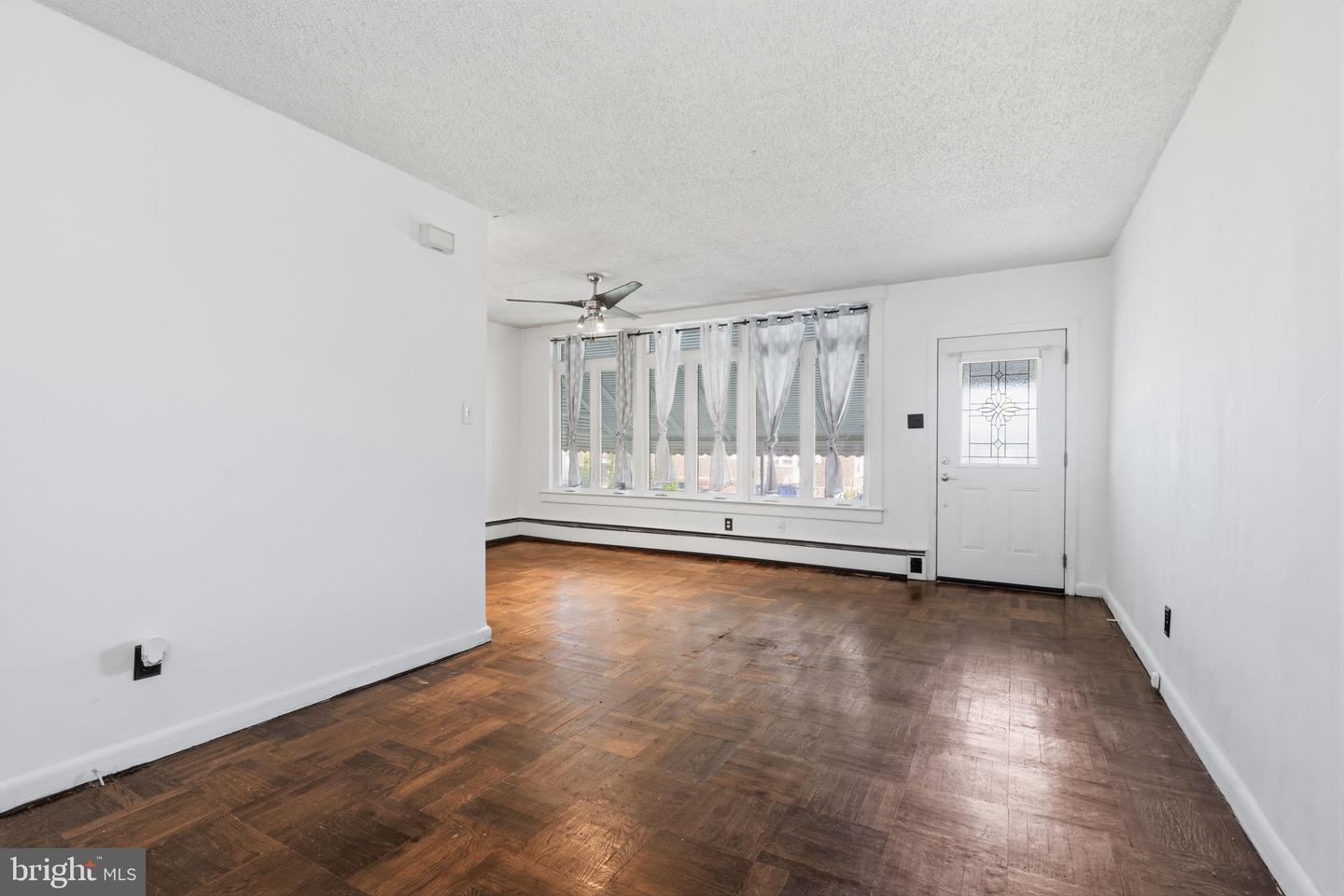 8502 Frontenac St Property Photo 6