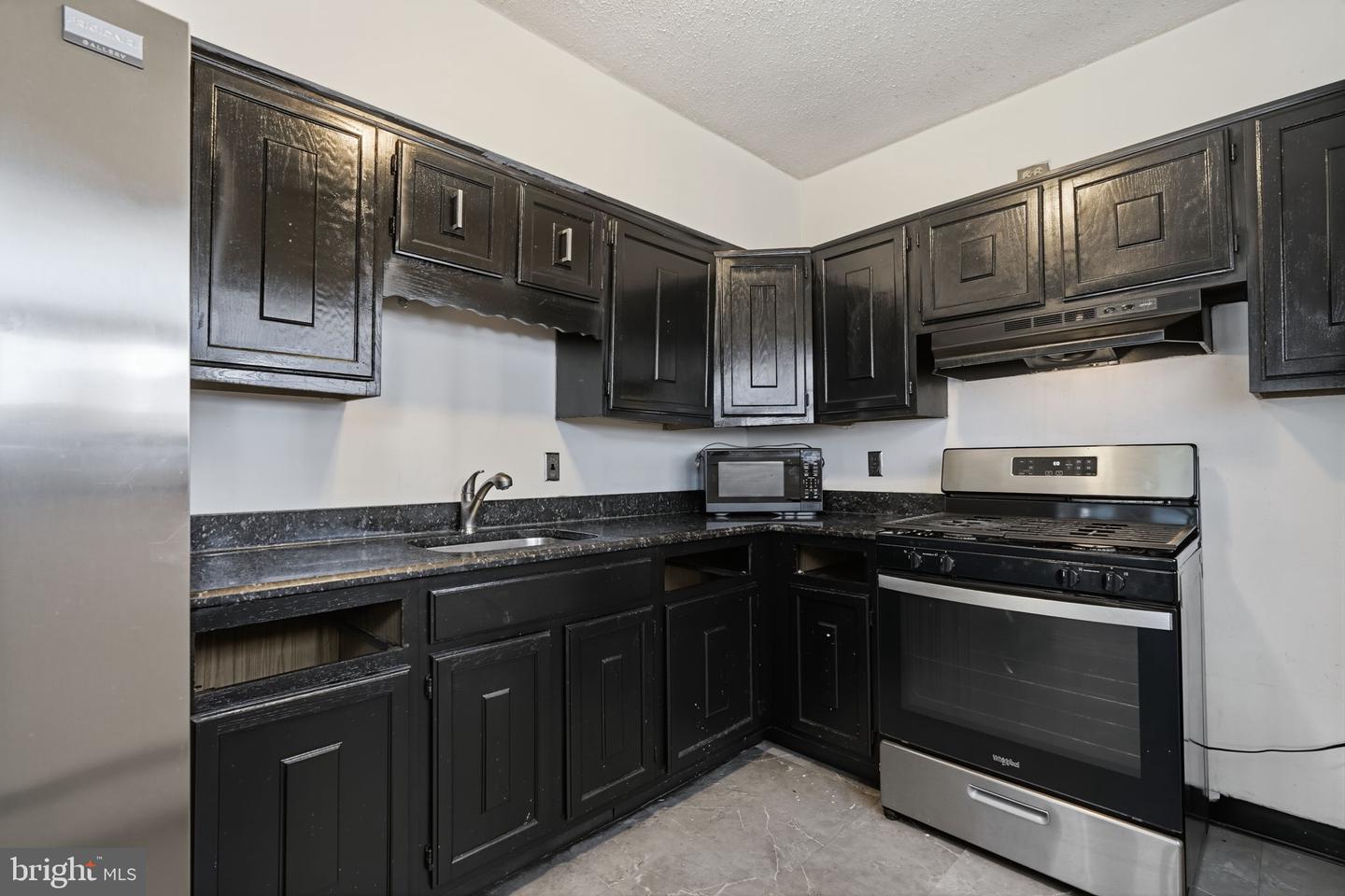 8502 Frontenac St Property Photo 9