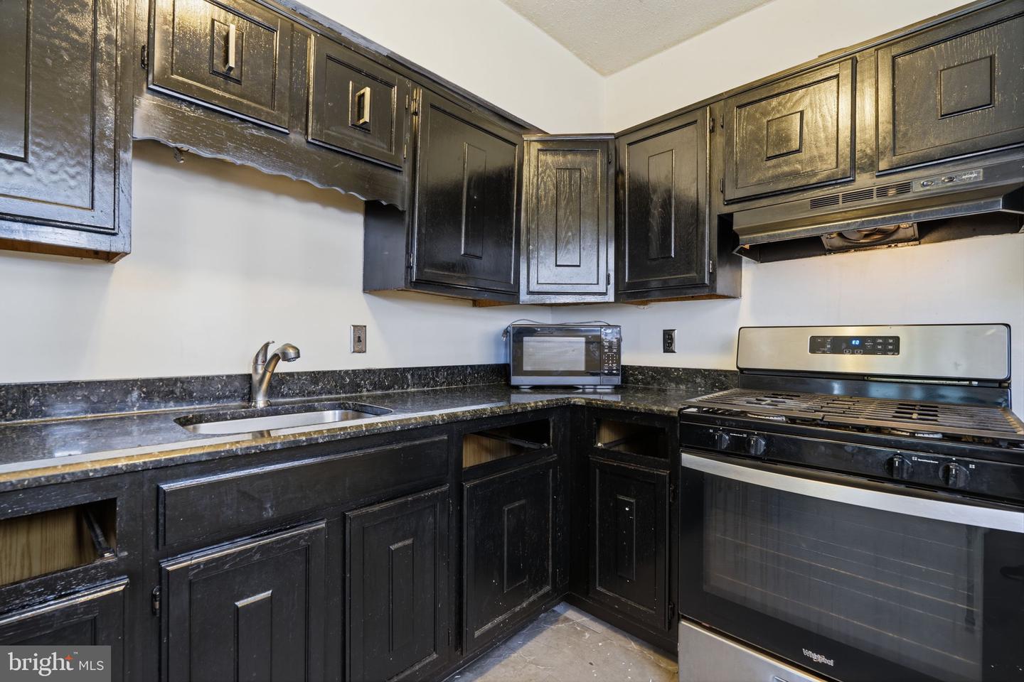 8502 Frontenac St Property Photo 12