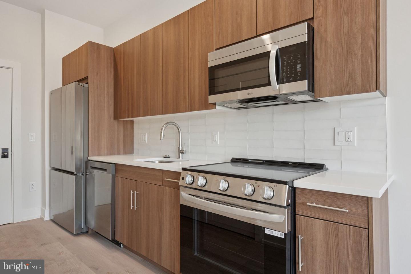 130 W Girard Ave #614 Property Photo 11