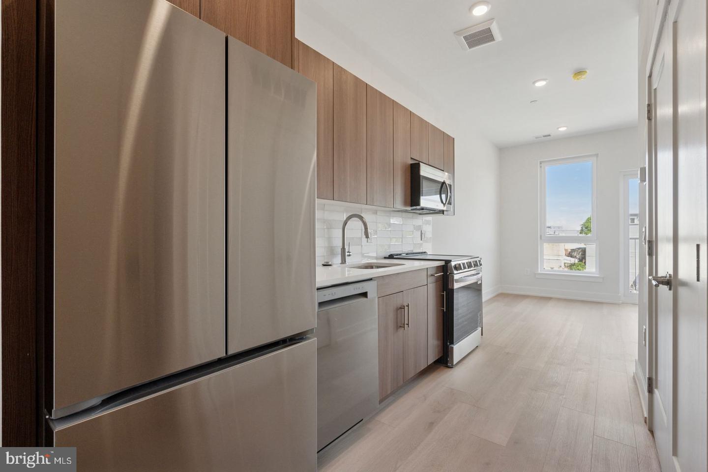 130 W Girard Ave #614 Property Photo 12
