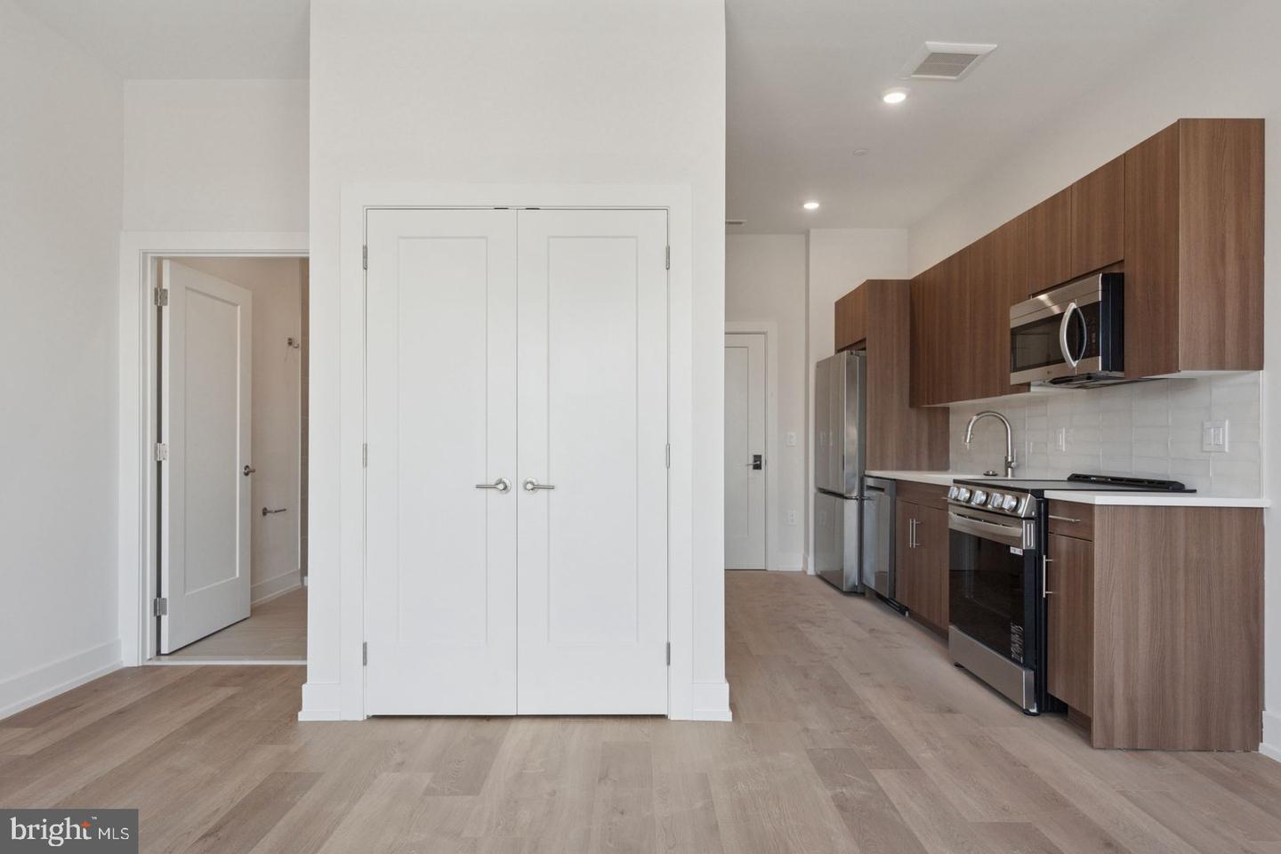 130 W Girard Ave #614 Property Photo 15