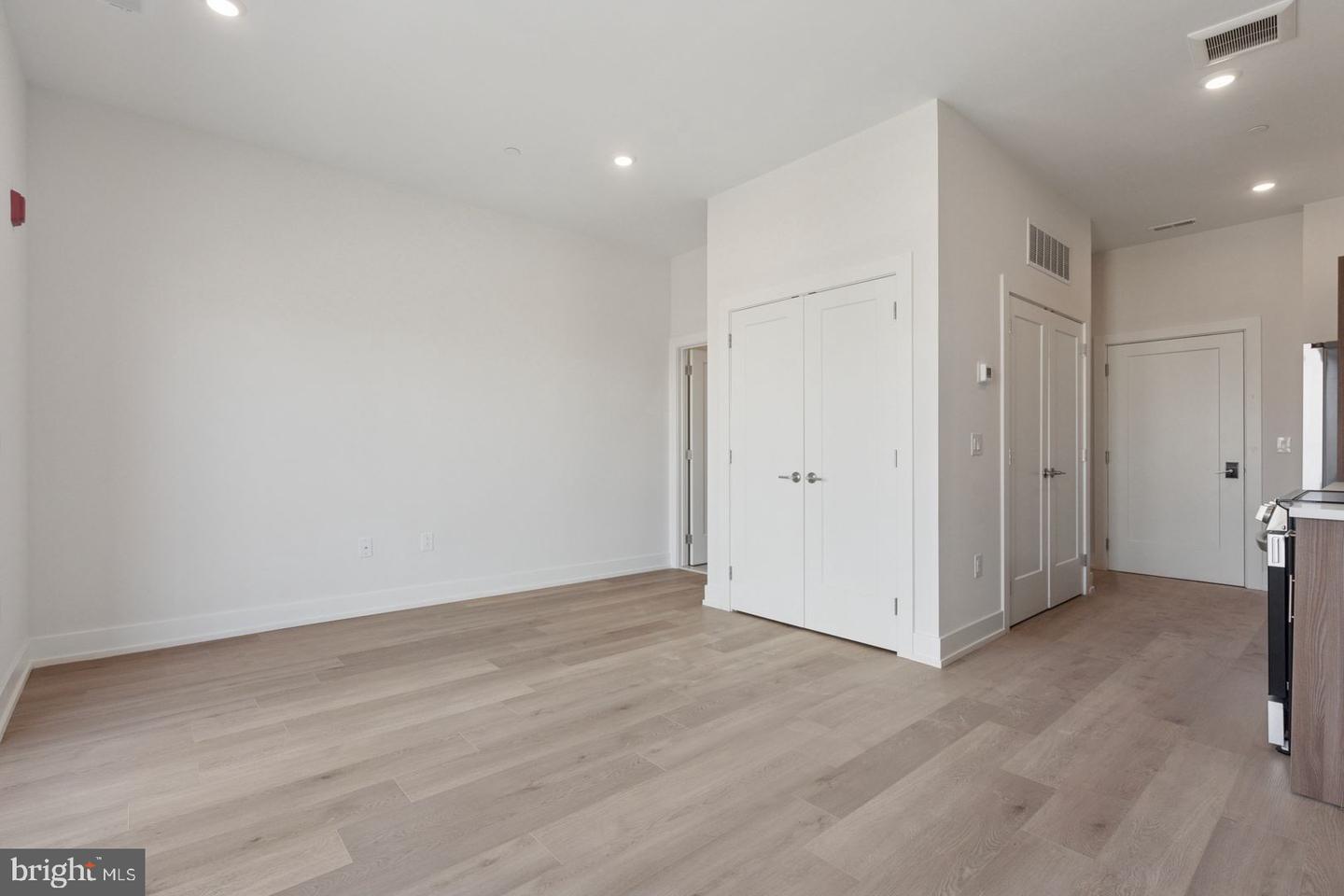 130 W Girard Ave #614 Property Photo 16