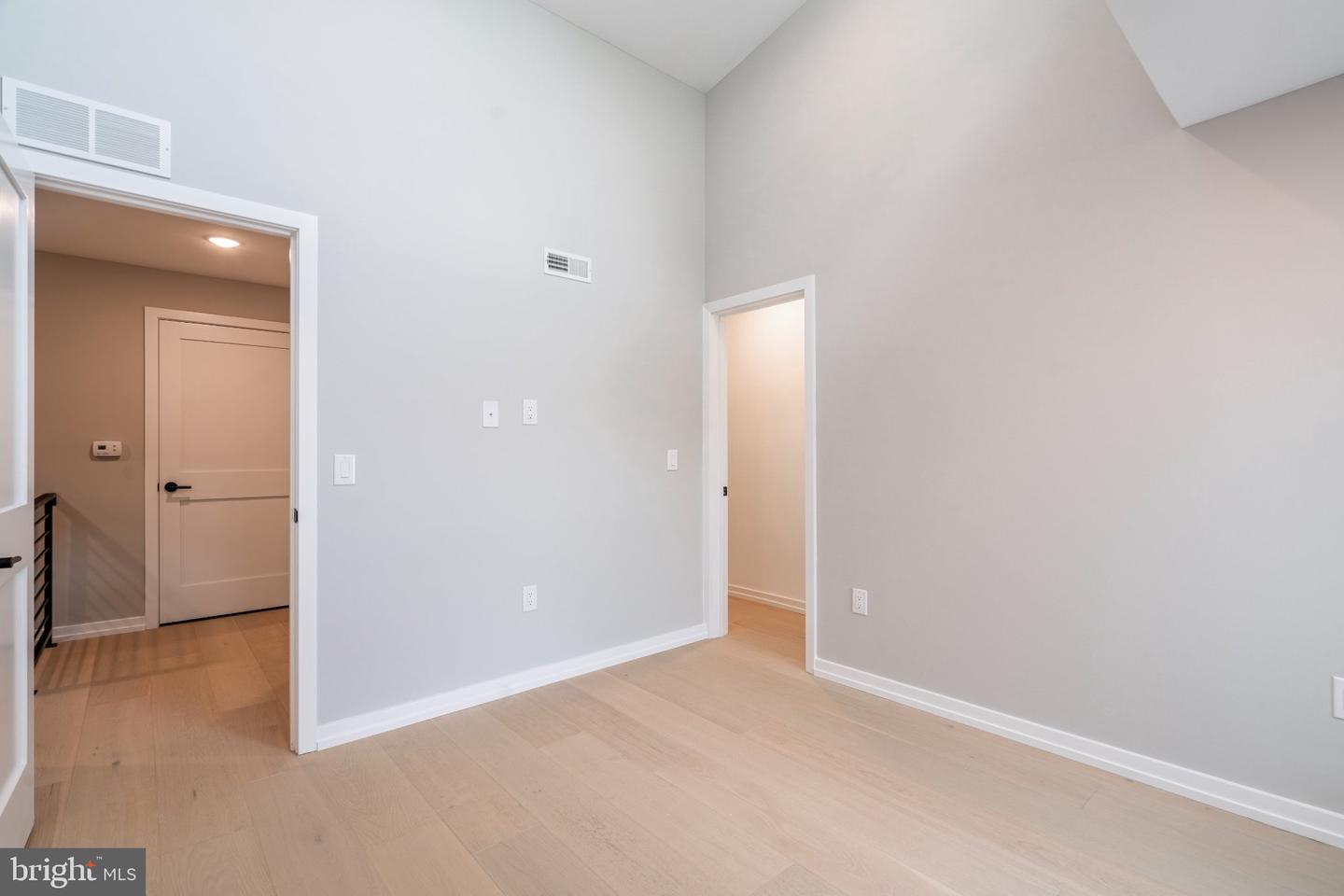 719 Dickinson St #2g Property Photo 6