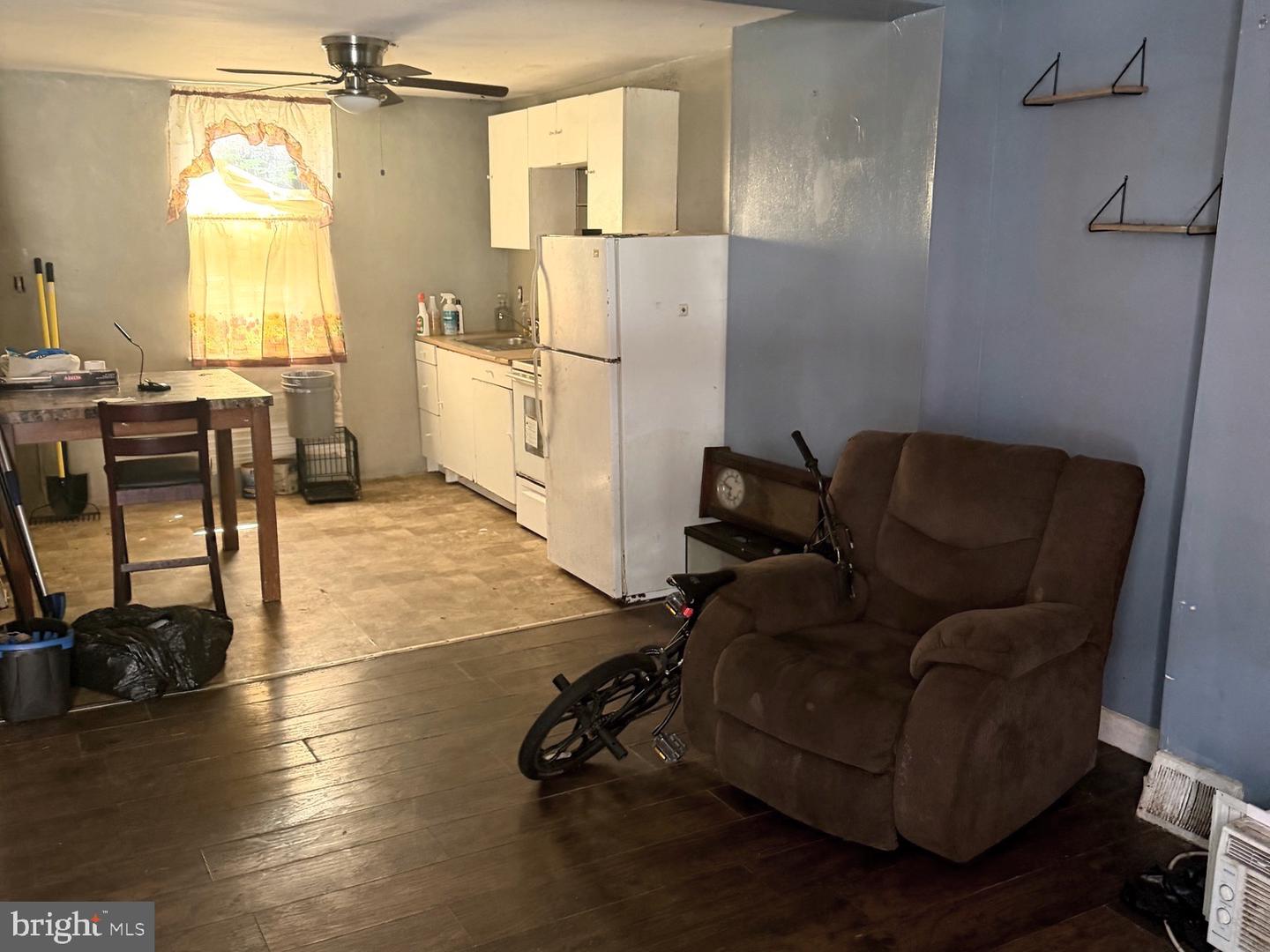 1325 S Hollywood St Property Photo 3