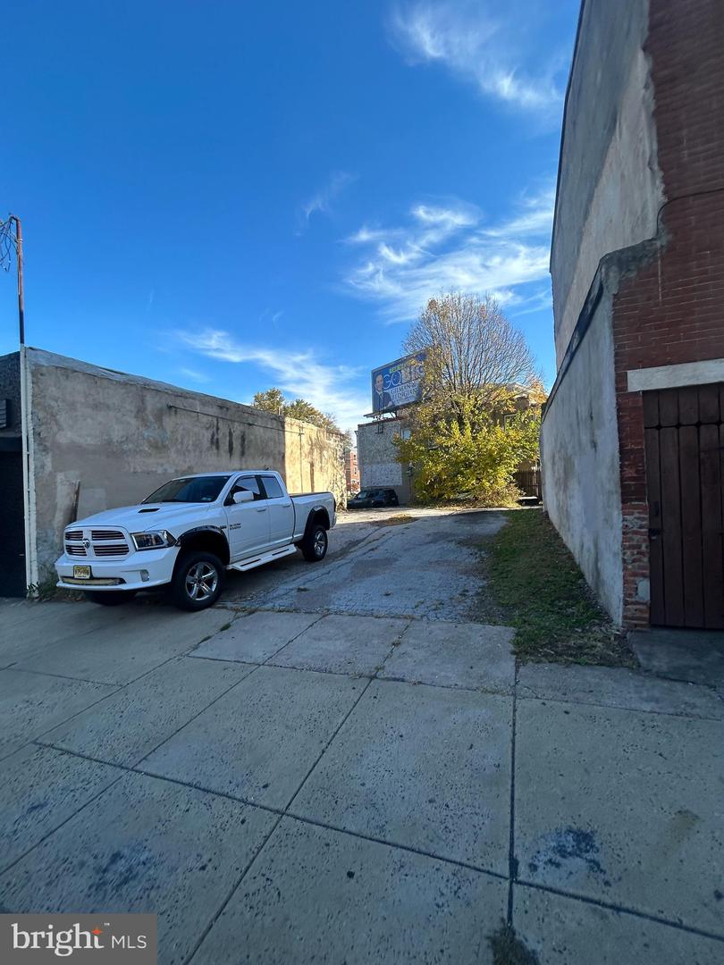 3929-31 Ridge Avenue Property Photo 2
