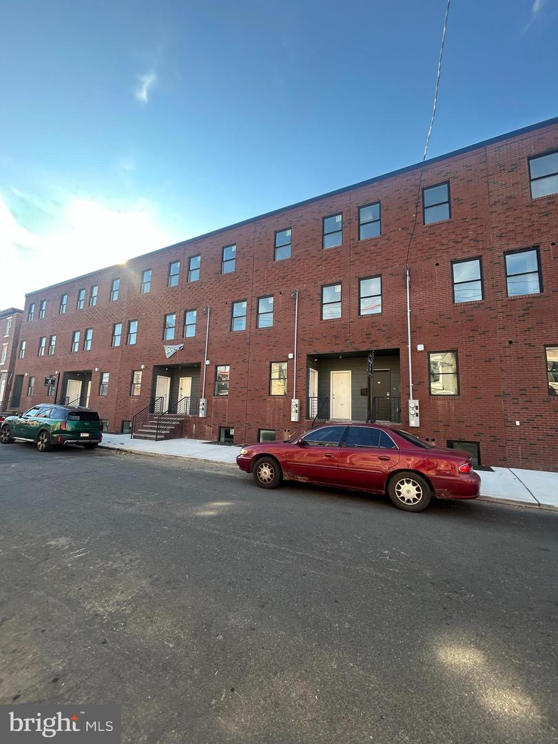 3929-31 Ridge Avenue Property Photo 4