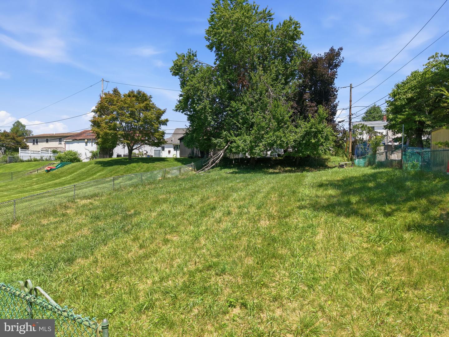 347 Leroy St Property Photo 11
