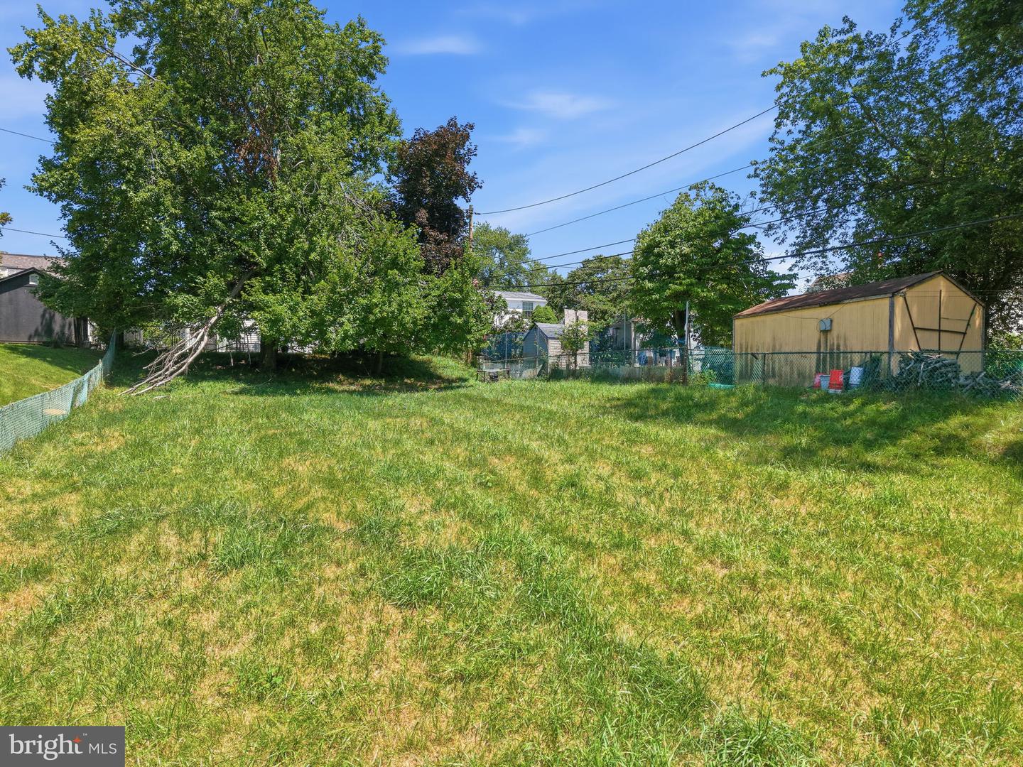 347 Leroy St Property Photo 12